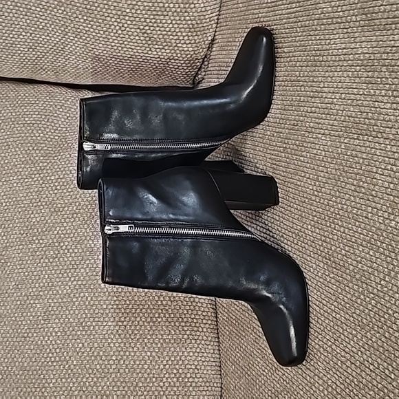 Brand new never worn steve madden boots - Picture 2 of 4